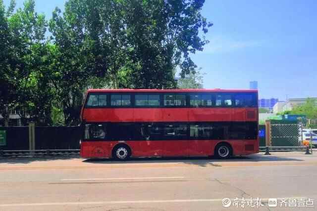 即将正式运营！济南双层公交沿经十路试车，可能跑这两条线路