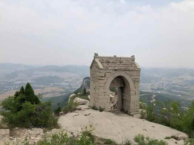 济南长清的这座山地处“齐鲁咽喉”，被称为泰山的姊妹山