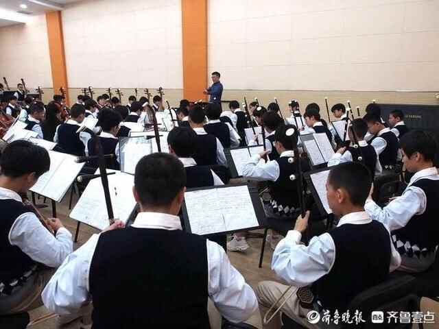 济南历城二中两百人的大型乐团，艺术水准已达省中学生顶级水平