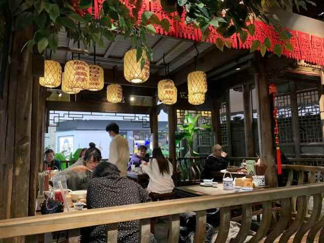 堂食恢复接近100%！一夜之间，济南各大商场又成“吃货圣地”