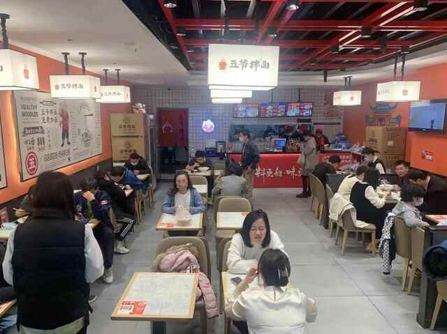 堂食恢复接近100%！一夜之间，济南各大商场又成“吃货圣地”