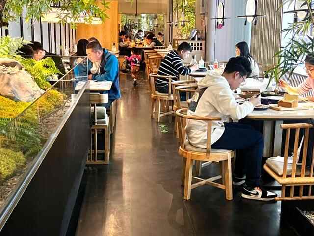 堂食恢复接近100%！一夜之间，济南各大商场又成“吃货圣地”