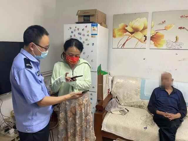 【我为群众办实事】点赞！老人行动不便，民警上门服务