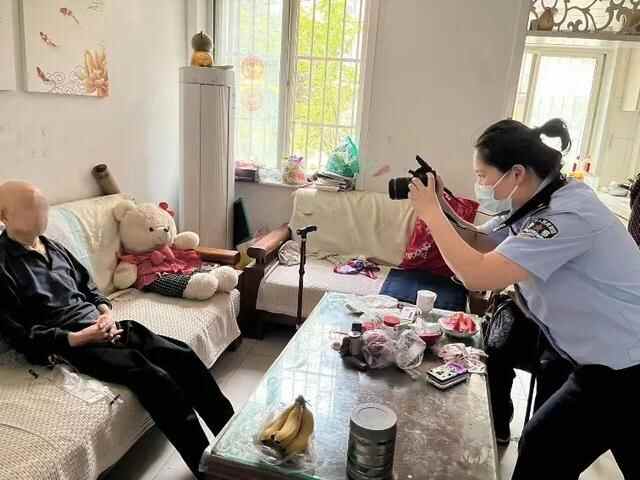 【我为群众办实事】点赞！老人行动不便，民警上门服务