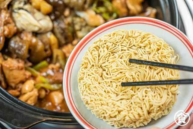 红爆东莞天桥底的「惹味煲」来惠州了，日排100+桌一位难求