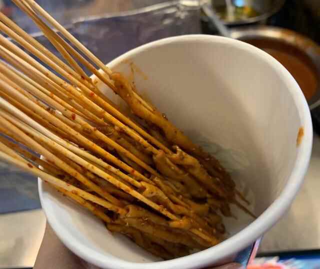 藏在小寨天桥下的美食天堂，人均10块，不用排队