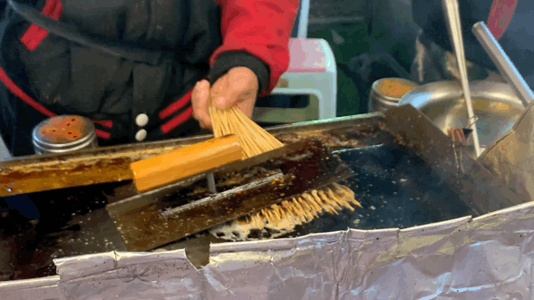 藏在小寨天桥下的美食天堂，人均10块，不用排队