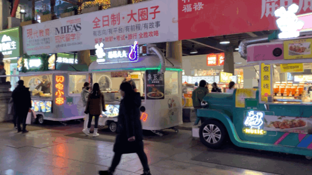 藏在小寨天桥下的美食天堂，人均10块，不用排队