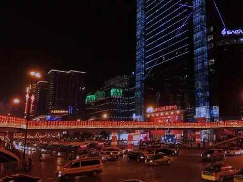 藏在小寨天桥下的美食天堂，人均10块，不用排队