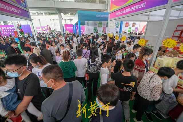 花博会第四日：现代科技让鲜花更美丽 美食美景为花博增添魅
