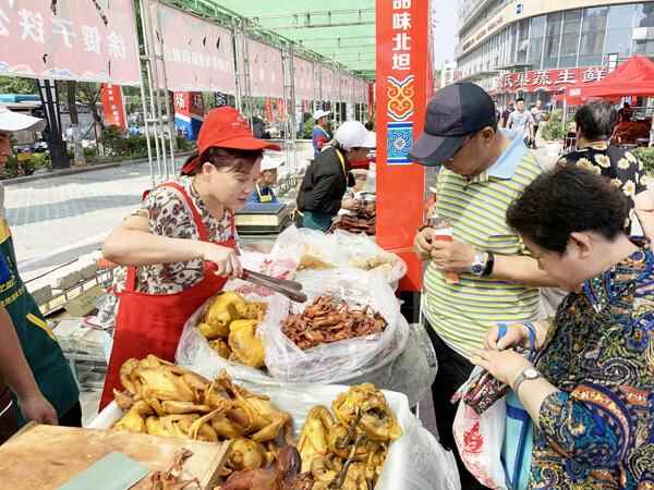 荣氏栗子、蒿家扒鸡、火龙田记臭豆腐……吃货们在哪里？济南天桥·北坦美食文化节开...