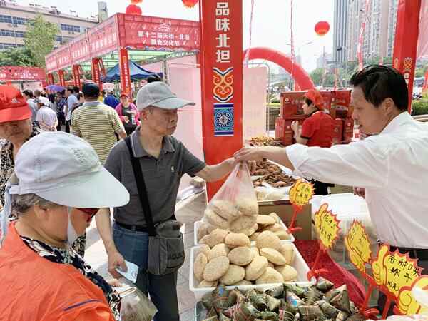 荣氏栗子、蒿家扒鸡、火龙田记臭豆腐……吃货们在哪里？济南天桥·北坦美食文化节开...