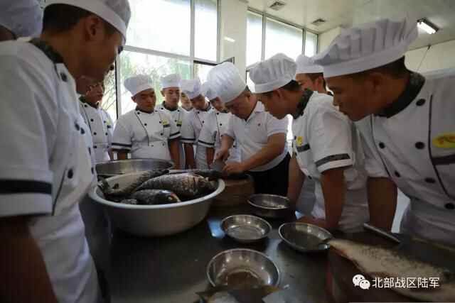 「名厨进军营」北陆的**兵有口福啦，一大波诱人美食袭来