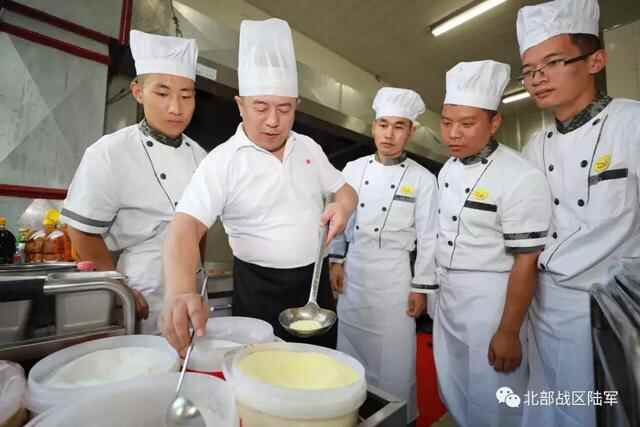 「名厨进军营」北陆的**兵有口福啦，一大波诱人美食袭来