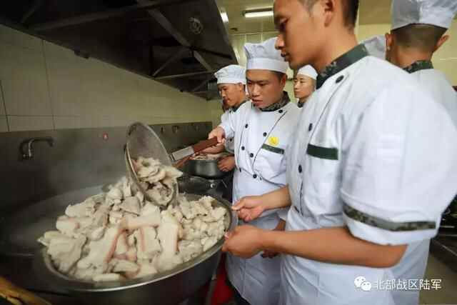「名厨进军营」北陆的**兵有口福啦，一大波诱人美食袭来