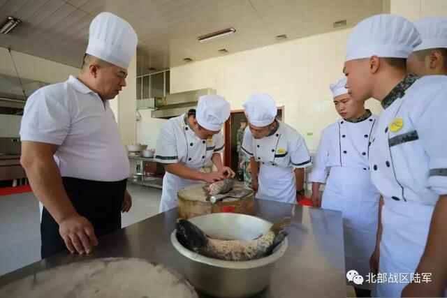 「名厨进军营」北陆的**兵有口福啦，一大波诱人美食袭来