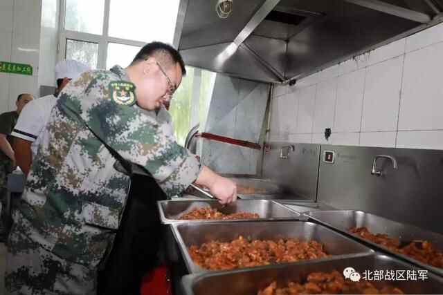 「名厨进军营」北陆的**兵有口福啦，一大波诱人美食袭来