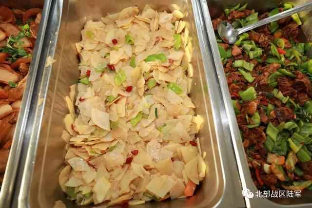 「名厨进军营」北陆的**兵有口福啦，一大波诱人美食袭来