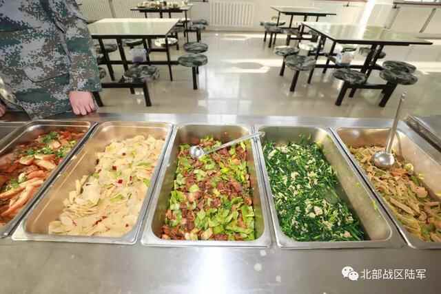 「名厨进军营」北陆的**兵有口福啦，一大波诱人美食袭来