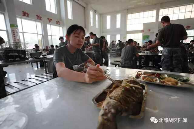 「名厨进军营」北陆的**兵有口福啦，一大波诱人美食袭来