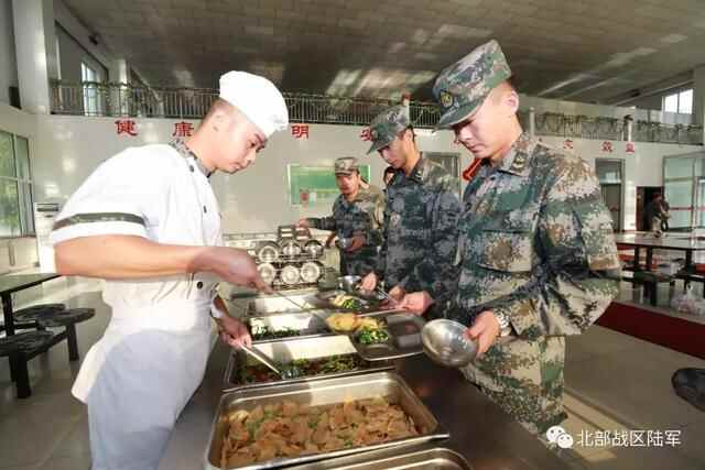 「名厨进军营」北陆的**兵有口福啦，一大波诱人美食袭来