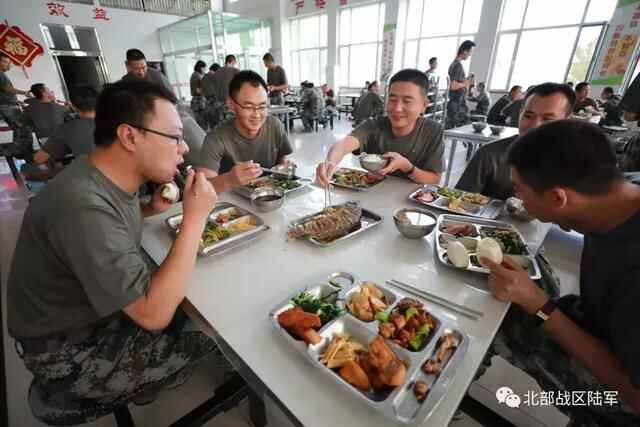 「名厨进军营」北陆的**兵有口福啦，一大波诱人美食袭来