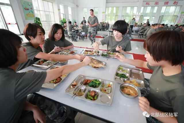 「名厨进军营」北陆的**兵有口福啦，一大波诱人美食袭来