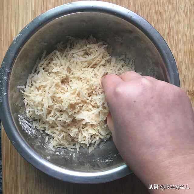 这种丸子你一定没吃过，玫瑰做馅，梨做皮，流传至今已是百年名吃
