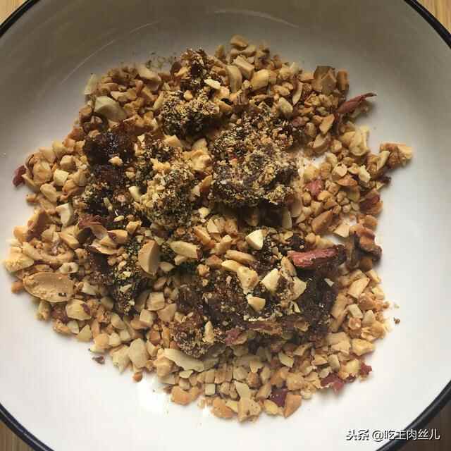 这种丸子你一定没吃过，玫瑰做馅，梨做皮，流传至今已是百年名吃