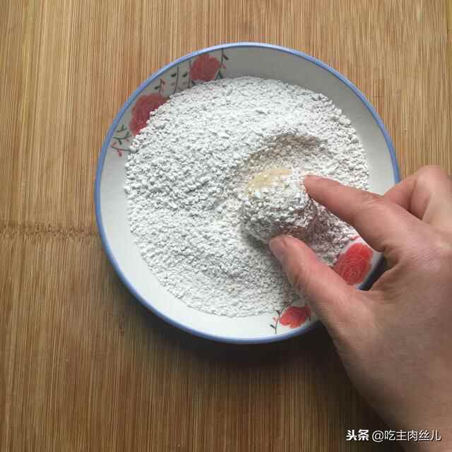 这种丸子你一定没吃过，玫瑰做馅，梨做皮，流传至今已是百年名吃