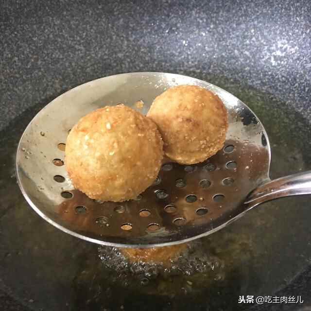 这种丸子你一定没吃过，玫瑰做馅，梨做皮，流传至今已是百年名吃