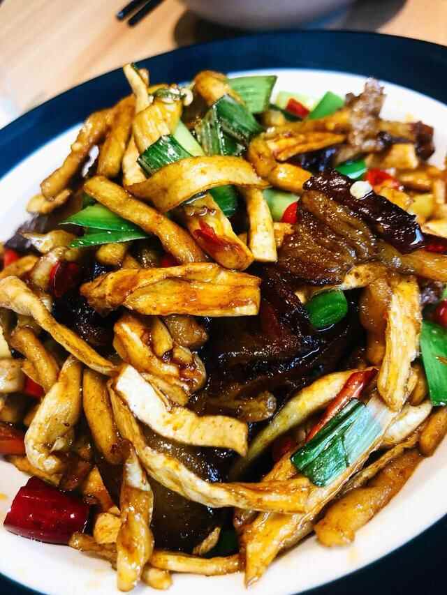 济南这家高逼格的湘菜馆，人均才几十，每道菜能干掉三碗米饭