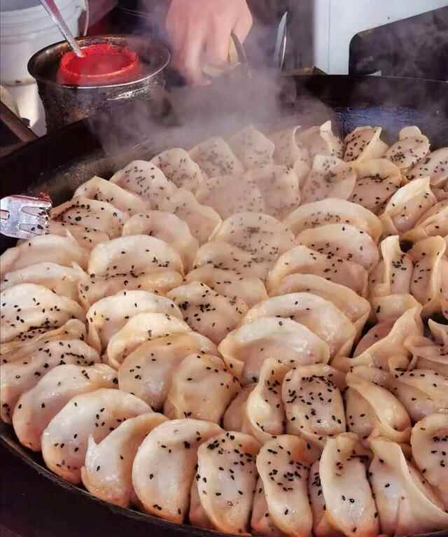 历城路这家近四十载老上海锅贴，究竟有多好吃每天都食客排长队？