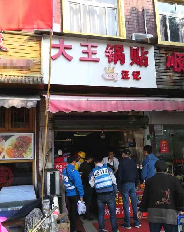 历城路这家近四十载老上海锅贴，究竟有多好吃每天都食客排长队？