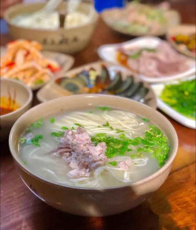 齐鲁美食节品味30年的老味道，属于济南人专属记忆的亮亮拉面