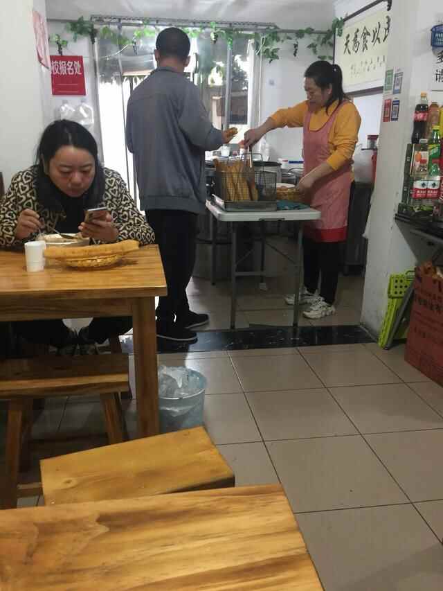济南七里堡小区里的两大美食，看着朴素，但确实好吃