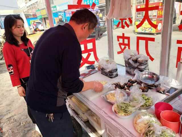 商河最好吃的路边小吃，生意火爆，5元一份，一天收入600元