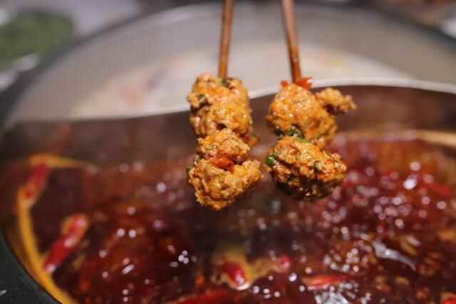 我要把你裹进把子肉、黄焖鸡、油旋…里，因为我是浪漫的济南人