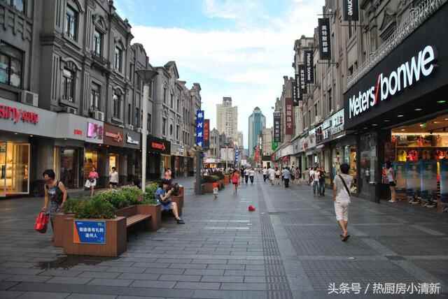济南长清商业街附近竟然美食“泛滥”，令吃货们趋之若鹜！