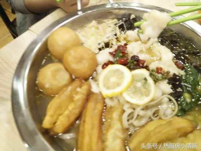 济南长清商业街附近竟然美食“泛滥”，令吃货们趋之若鹜！