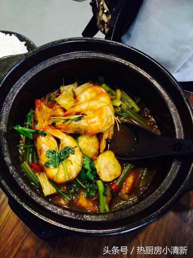 济南长清商业街附近竟然美食“泛滥”，令吃货们趋之若鹜！