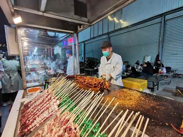 济南“吃”文化中的夜市：给城市添烟火气，扩围建文旅项目
