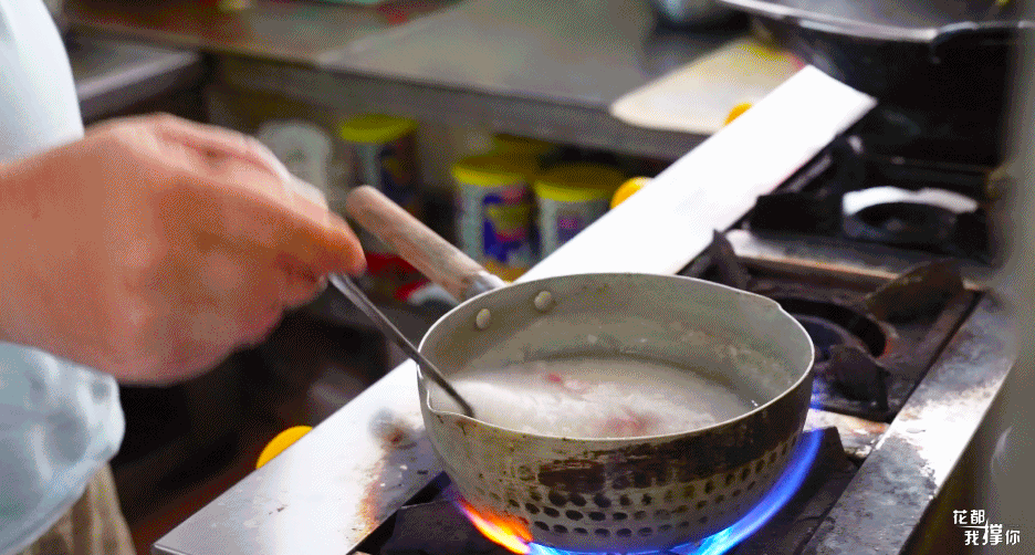 真材实料！这碗藏在天桥下的「云吞面」，食足11年都唔厌