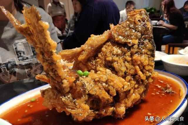 济南火了22年的鲁菜馆，爆炒腰花涨到了78元，等1小时也值了