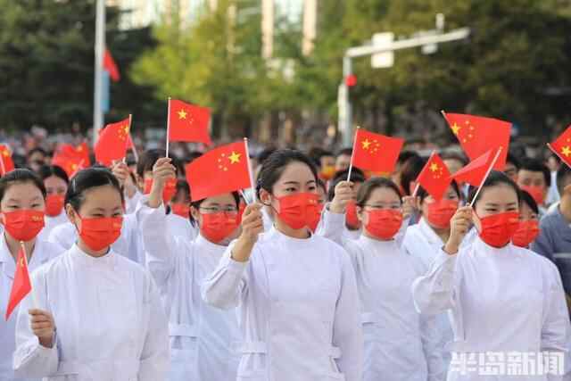 我爱你，祖国！青岛隆重举行升国旗仪式