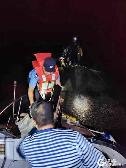 6名外地游客孤岛钓鱼被困，青岛海岸**察两小时紧急救援