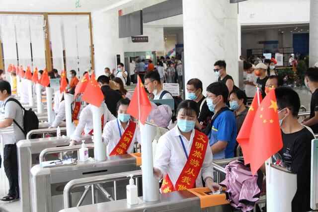 纳客3.95万人次！假期第二天，市民“无痕”游崂山