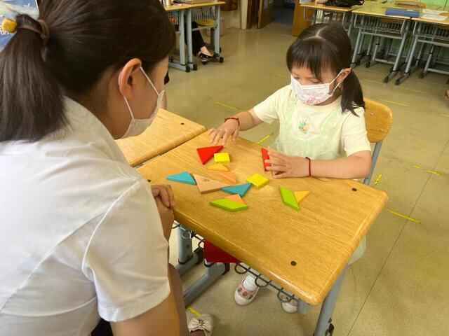 崂山区各小学招生现场确认，暖心相迎送上满满仪式感