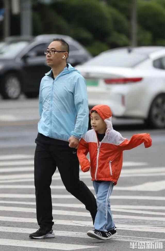 继续降！青岛今天最低温15℃！这几天各地游客的标准姿势你用上了吗？