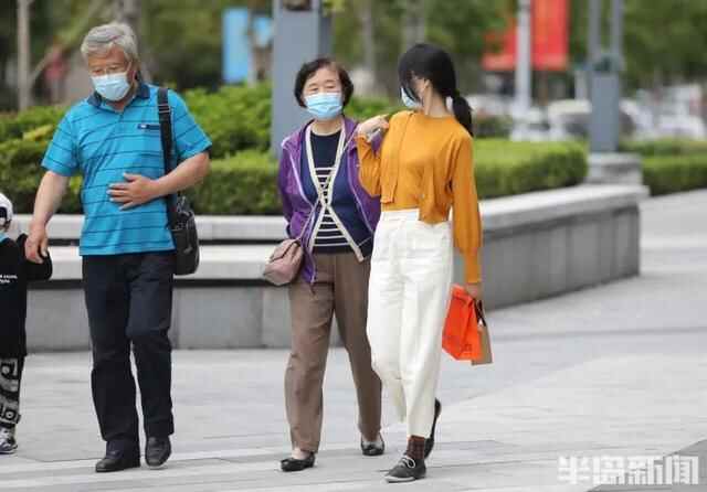 继续降！青岛今天最低温15℃！这几天各地游客的标准姿势你用上了吗？